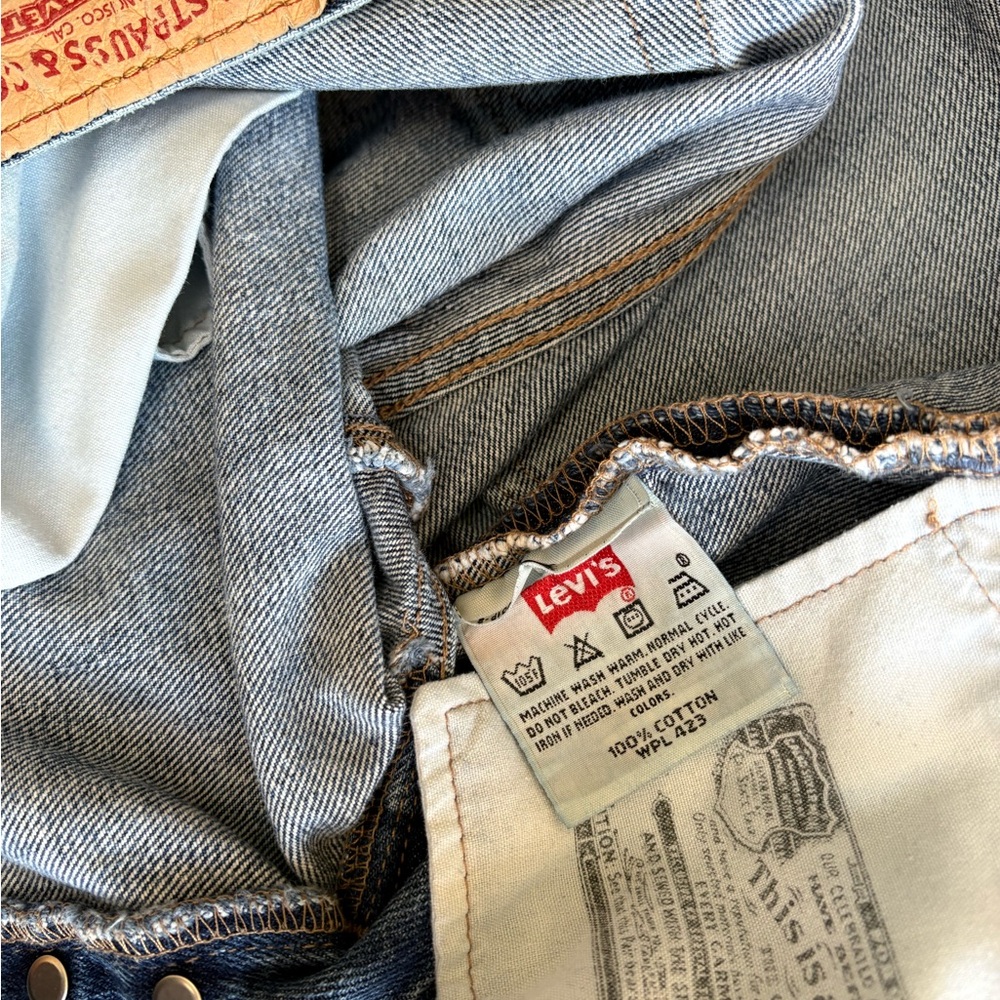 Vintage Levi's 501 Med/Dark Wash Button-Fly Blue Jeans - Y2K - Picture 4 of 11
